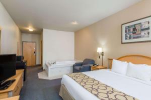 Deluxe King Room - Non-Smoking room in Baymont by Wyndham Noblesville