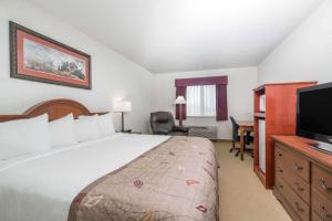 King Studio Suite - Non-Smoking room in Baymont by Wyndham Marshfield