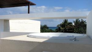 Luxurious ocean view villa by the beach