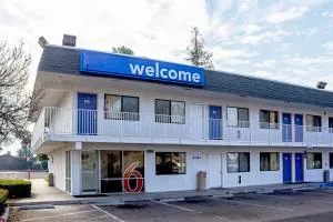 Motel 6-Porterville, CA - Three Rivers