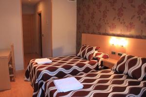 Twin Room room in Hostal Jemasaca-Palma61