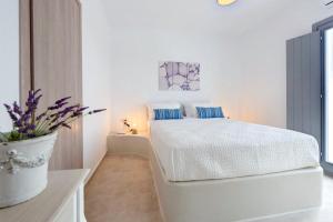 White Harmony Suites Santorini Greece