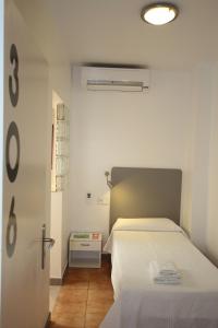 Single Room with Shared Bathroom room in Hostal Ripoll Ibiza