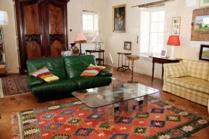 Chateau De Castelneau