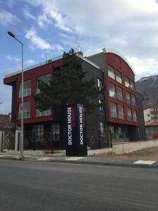 Doctor House Residence