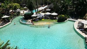 Temple 121 Modern Spacious Palm Cove 2 Brm 2 Bth Resort Apartment With Courtyard - 4hvězdičkové hotely ve městě Palm Cove