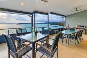 Edge 12 Hamilton Island - Oceanfront villa with buggy