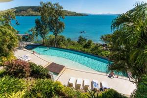 Edge 12 Hamilton Island - Oceanfront villa with buggy