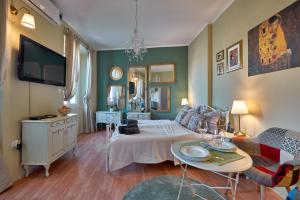 Old City Romantic Studio with FREE private parking