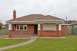 Red Brick Beauty - Central Cottage - Albury