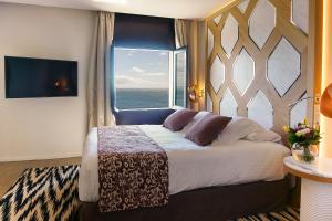 Suite with Sea View room in Hotel Hospes Maricel y Spa
