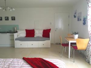 Charming Studio near Rotsee Lucerne Kitchen, WiFi, Washing machine