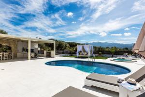 Caramel Villa, with 40m2 Pool & Spa Whirlpool, By ThinkVilla