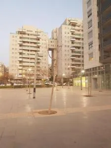 Eastern promises - 荷兹利亚B