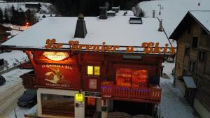 Hotels Chalet Hotel Aiguille Blanche Logis : photos des chambres