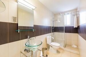 Three-Bedroom Apartment with Balcony room in Apartamentos Baltum