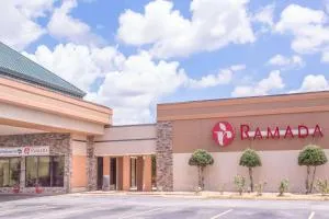 Ramada by Wyndham Macon - Macon