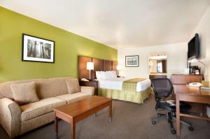Business King Room room in Ramada by Wyndham San Diego North Hotel & Conference Center