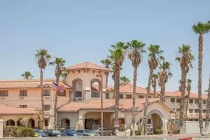 Ramada by Wyndham Barstow - Yermo