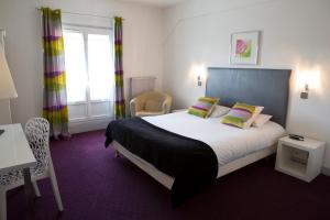 Hotels Logis Hotel Le Cerf : photos des chambres