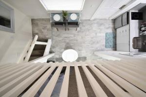 Modern Loft wQueen Loft Steps to Beach