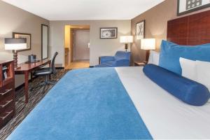 King Room room in Wyndham Garden Elk Grove Village - O'Hare