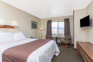 King Room - Disability Access/Non-Smoking room in Days Inn by Wyndham Missoula Airport