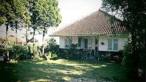 Rumah Panggung 1 At Ronia Villa Lembang Bungalow Bandung - 