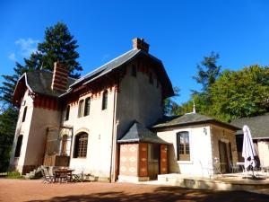 Pension Le Manoir sur la Roche Clermain Frankreich