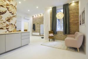 Golden Leaf Apartment