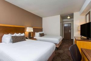 Deluxe Double Room with Two Double Beds - Non-Smoking room in Days Inn by Wyndham Washington DC/Connecticut Avenue