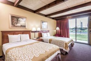 Double Room with Two Double Beds - Smoking room in Days Inn by Wyndham Niles
