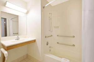 One-Bedroom King Suite - Non-Smoking room in Days Inn by Wyndham Brunswick Bath Area