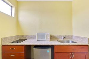 King Suite with Kitchenette room in Torrance Inn & Suites
