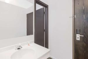 1 King Bed and 1 Queen Bed, Suite, Non-Smoking room in Days Inn by Wyndham York