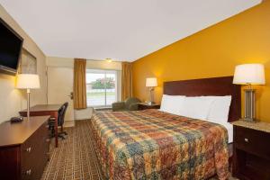 King Room - Non-Smoking room in Days Inn by Wyndham Chester