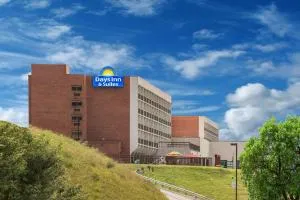 Days Inn & Suites by Wyndham Sutton Flatwoods - Tanner