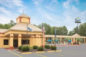 Days Inn by Wyndham Orangeburg South - Santee