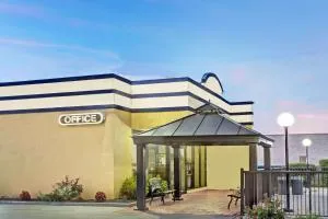 诺福克军事温德姆戴斯酒店 - 朴次茅斯