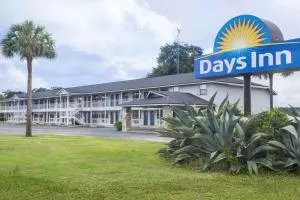 Days Inn by Wyndham Madison - Perry