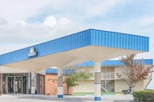 Days Inn by Wyndham St Clairsville - McMechen