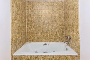 Days Inn by Wyndham Camarillo - Ventura