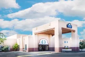 Days Inn & Suites by Wyndham Lordsburg - Silver City