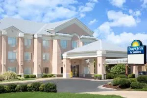 Days Inn & Suites by Wyndham Pocahontas - Mammoth Spring