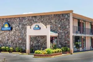 Days Inn by Wyndham Martin - Samburg