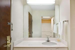 Queen Room with Two Queen Beds - Non-Smoking room in Days Inn by Wyndham Burlington East