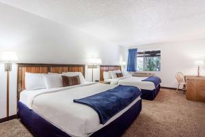 Suite with Two King Beds - Non-Smoking room in Days Inn by Wyndham Sandpoint