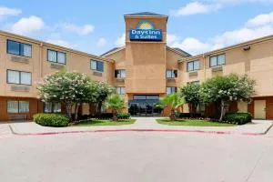 Days Inn & Suites by Wyndham DeSoto - دونكانفيل