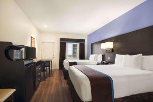 Days Inn & Suites by Wyndham Galveston WestSeawall