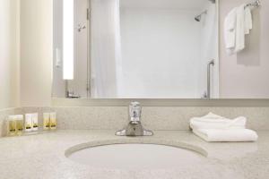 Days Inn & Suites by Wyndham Lindsay